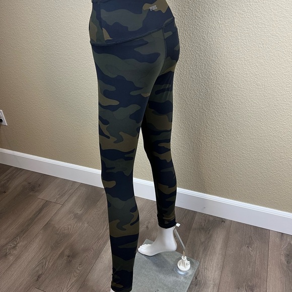 NWOT Victoria’s Secret Pink High Waist Ultimate Camo Tights Leggings - Picture 4 of 11